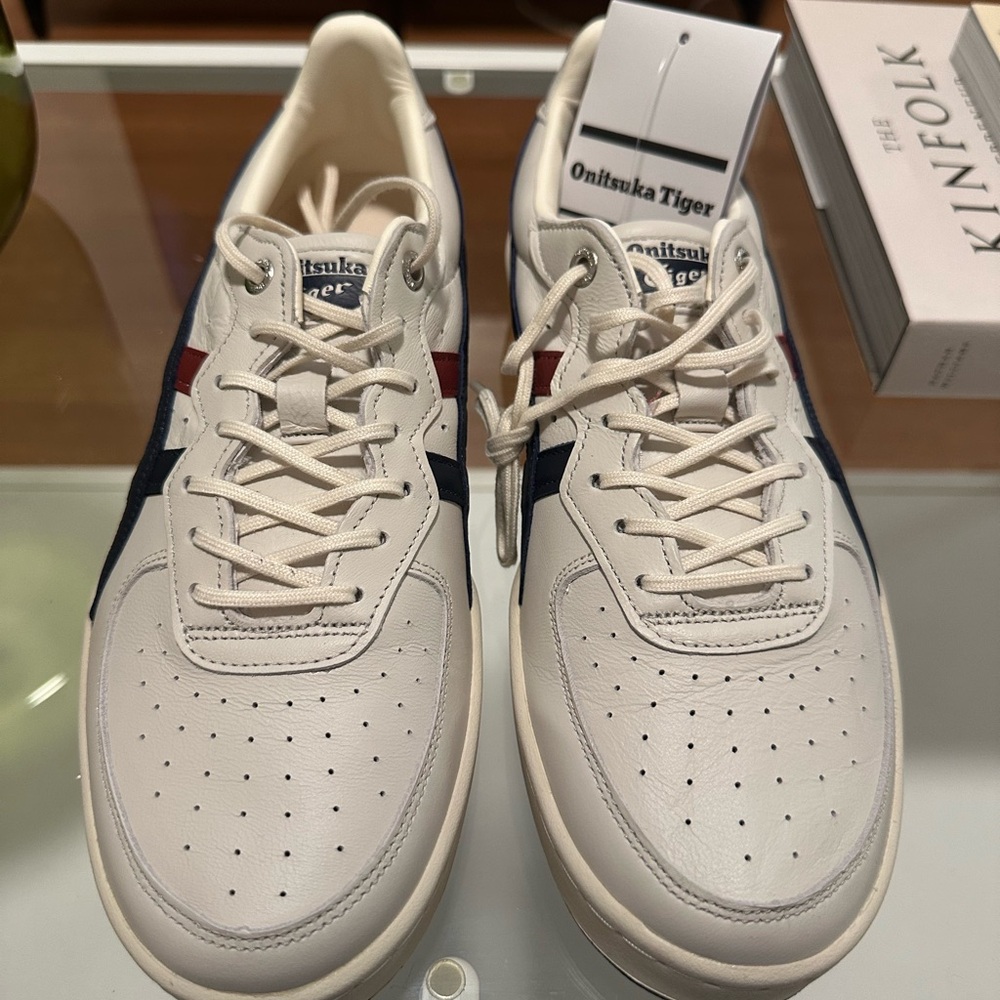 SOLD Onitsuka Tiger Men's White and Navy Sneakers